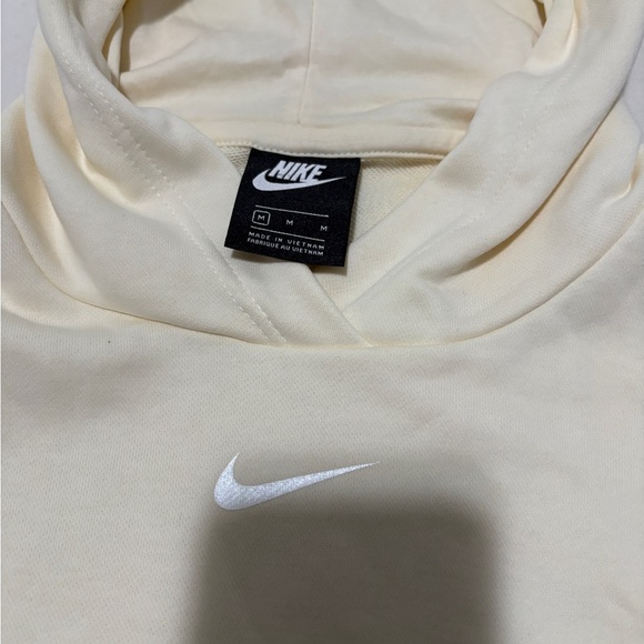 Nike Women's Tops Nike Sportswear Icon Clash Women's Short-Sleeve Hoodie - Picture 5 of 8